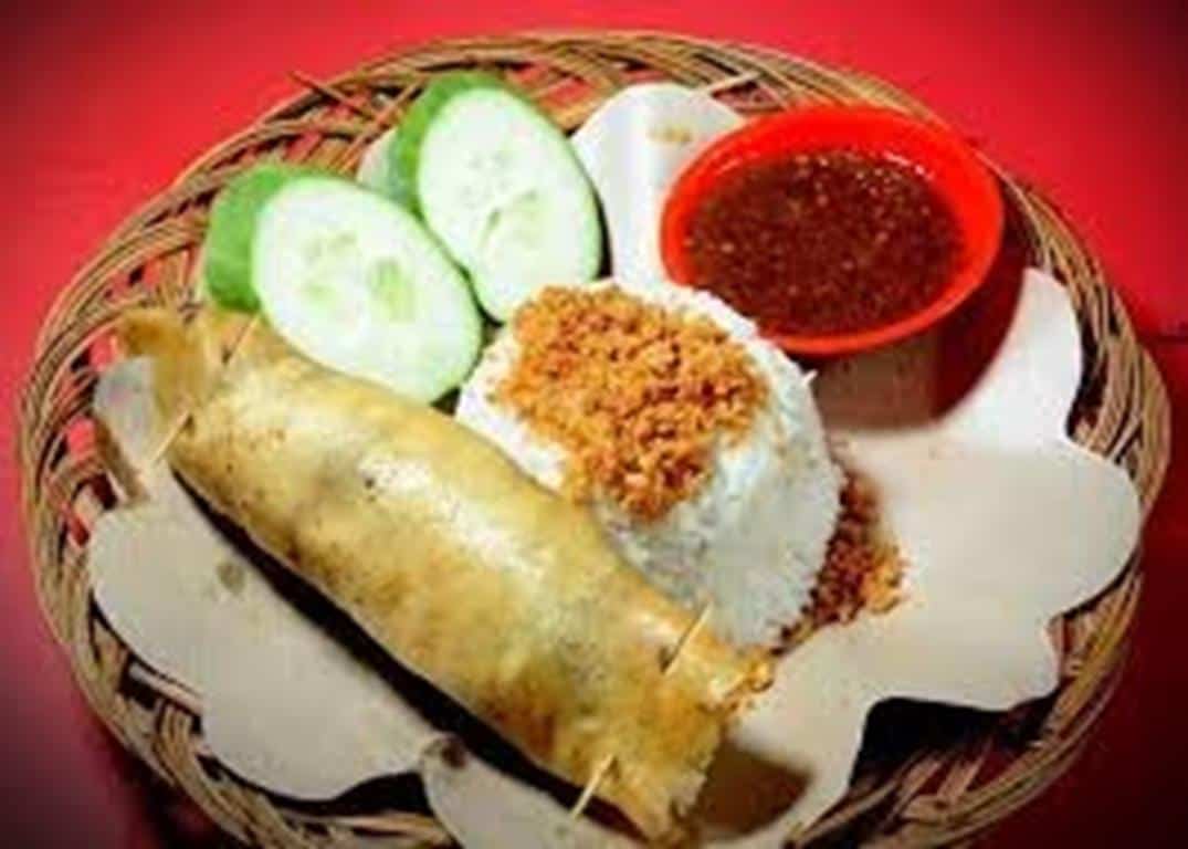 Lumpia Boom, 1. Tempe Mendoan, 2. Getuk Goreng, 3. Cenil, 4. Nopia, 5. Keripik Tempe, 7. Cokelat Kayu Manis Inyong, 8. Jenang Jaket, 9. Lumpia Boom, 10. Klanting, 11. Kaos Khas Purwokerto