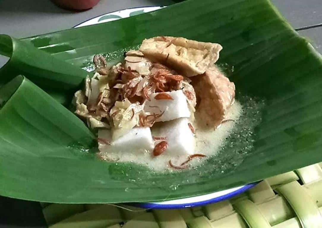Lentog Tanjung, 1. Soto Kudus, 2. Opor Bakar Sunggingan, 3. Sate Kerbau, 4. Ayam Gongso, 5. Pecel Pakis, 6. Lentog Tanjung, 7. Lepet Beras Ketan, 8. Nasi Pindang, 9. Nasi Jangkrik Daun Jati, 10. Intip Ketan
