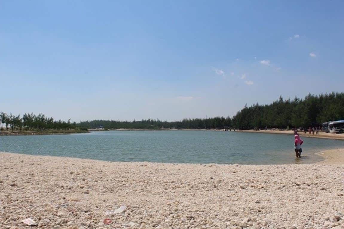 Pantai Awar-Awar, 1. Pantai Boom, 2. Pantai Remen, 3. Pantai Kelapa Panyuran, 4. Pantai Sowan, 5. Pantai Cemara, 6. Pantai Surindah, 7. Pantai Rahasia, 8. Pantai Awar-Awar, 9. Pantai Perbatasan