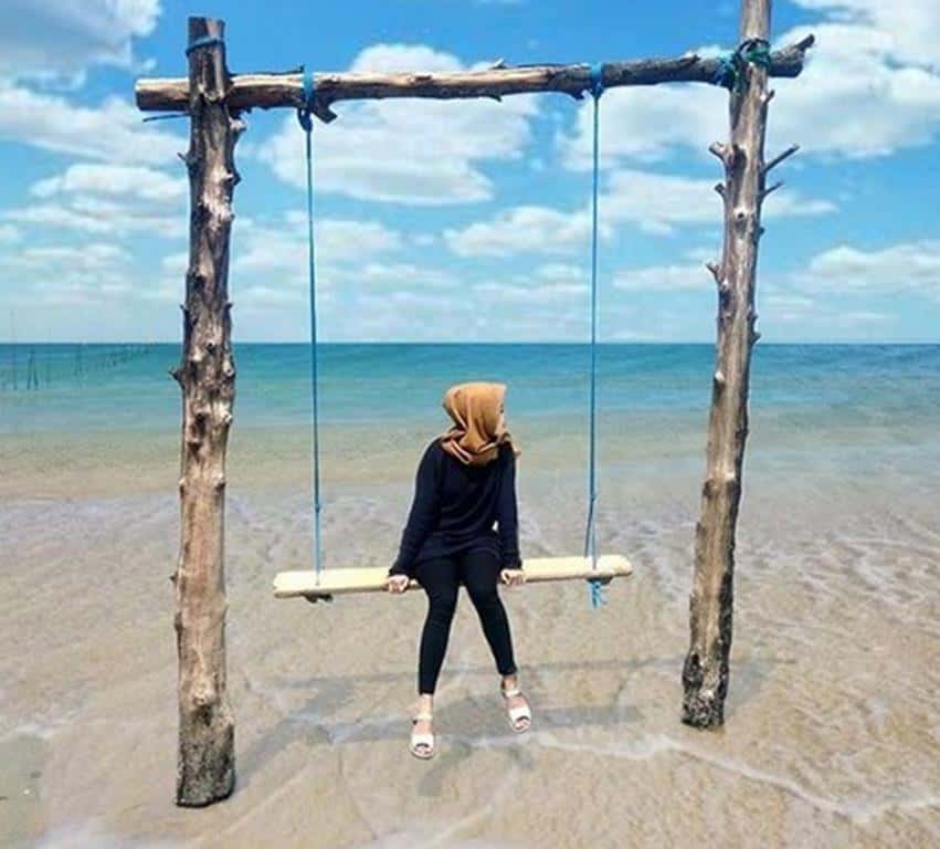 Pantai Cemara, 1. Pantai Boom, 2. Pantai Remen, 3. Pantai Kelapa Panyuran, 4. Pantai Sowan, 5. Pantai Cemara, 6. Pantai Surindah, 7. Pantai Rahasia, 8. Pantai Awar-Awar, 9. Pantai Perbatasan
