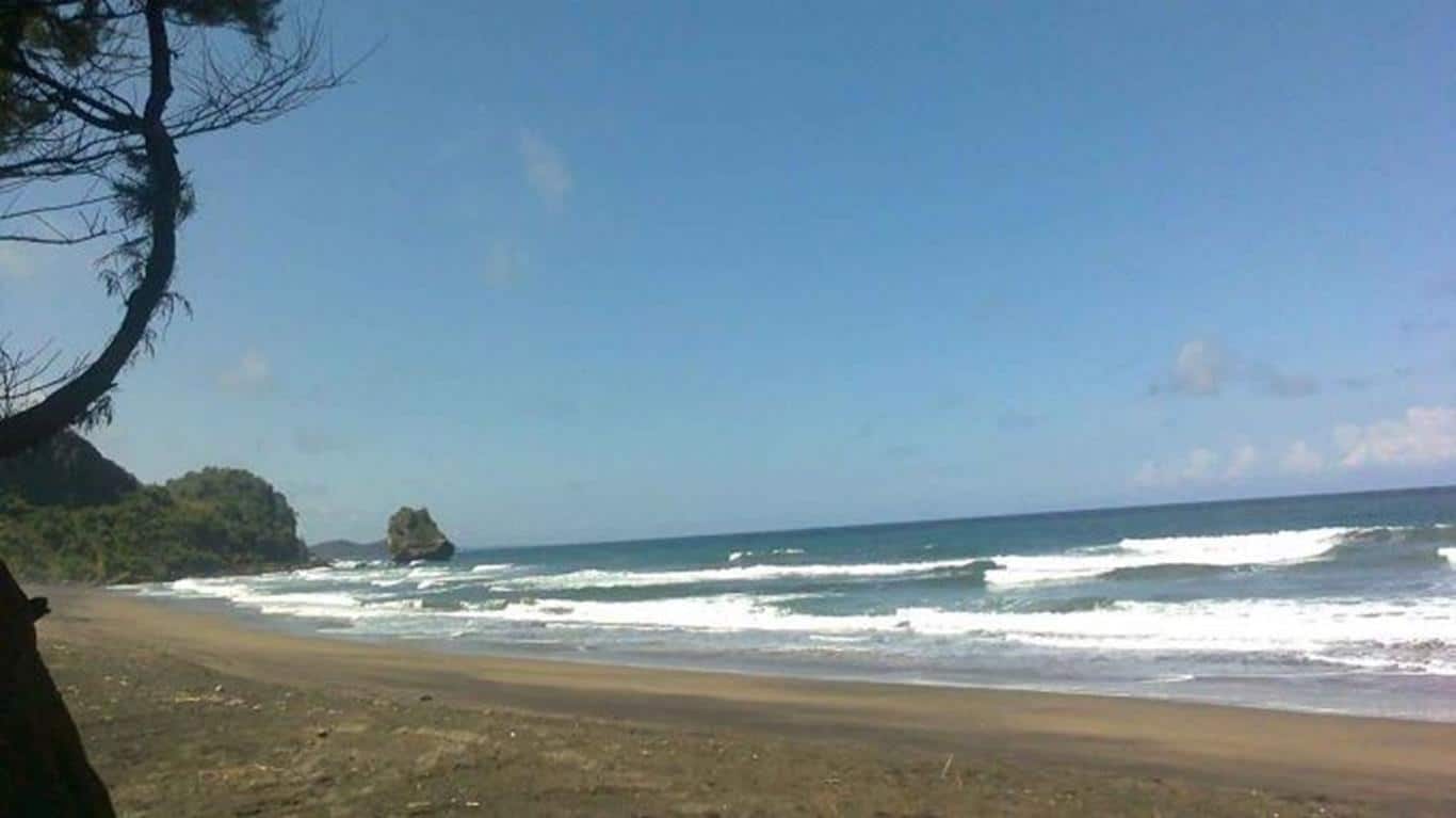 Pantai Pasur, 1. Pantai Tambakrejo, 2. Pantai Serang, 3. Pantai Gondo Mayit, 4. Pantai Umbul Waru, 5. Pantai Serit, 6. Pantai Banteng Mati, 7. Pantai Keben, 8. Pantai Peh Pulo, 9. Pantai Pudak, 10. Pantai Pasur