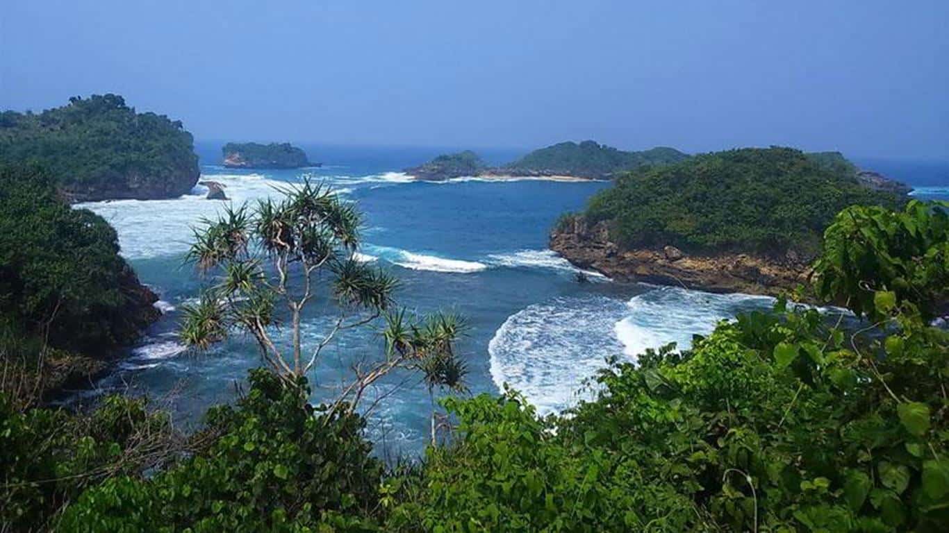 Pantai Peh Pulo, 1. Pantai Tambakrejo, 2. Pantai Serang, 3. Pantai Gondo Mayit, 4. Pantai Umbul Waru, 5. Pantai Serit, 6. Pantai Banteng Mati, 7. Pantai Keben, 8. Pantai Peh Pulo, 9. Pantai Pudak, 10. Pantai Pasur