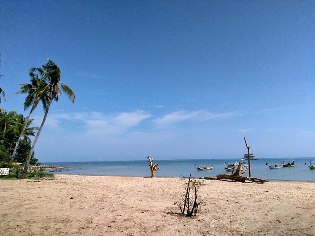 Pantai Rahasia, 1. Pantai Boom, 2. Pantai Remen, 3. Pantai Kelapa Panyuran, 4. Pantai Sowan, 5. Pantai Cemara, 6. Pantai Surindah, 7. Pantai Rahasia, 8. Pantai Awar-Awar, 9. Pantai Perbatasan