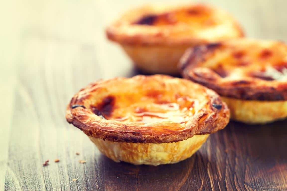 Pastel de nata, 1. Ai Manas, 2. Pastel de nata, 3. Tapai, 4. Feijoada, 5. Ikan Saboko, 6. Batar Daan, 7. Bibinka, 9. Roti Pa’un, 10. Koto, 11. Carna Assada