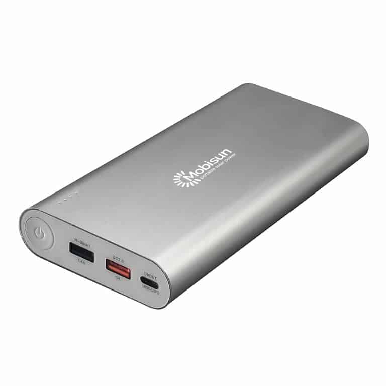 Powerbank, 1. Make Up Palette, 2. Botol Perjalanan Anti Bocor (Ukuran travel size), 3. Adaptor Universal, 4. Bantal Perjalanan yang Bisa Ditiup, 5. Tas Perlengkapan Mandi yang Digantung, 6. Ransel Fungsional, 7. Dompet Pelindung Paspor, 8. Powerbank, 9. Packing Cube, 10. Syal dan Selimut, 11. Obat-obatan, 12. Pembalut
