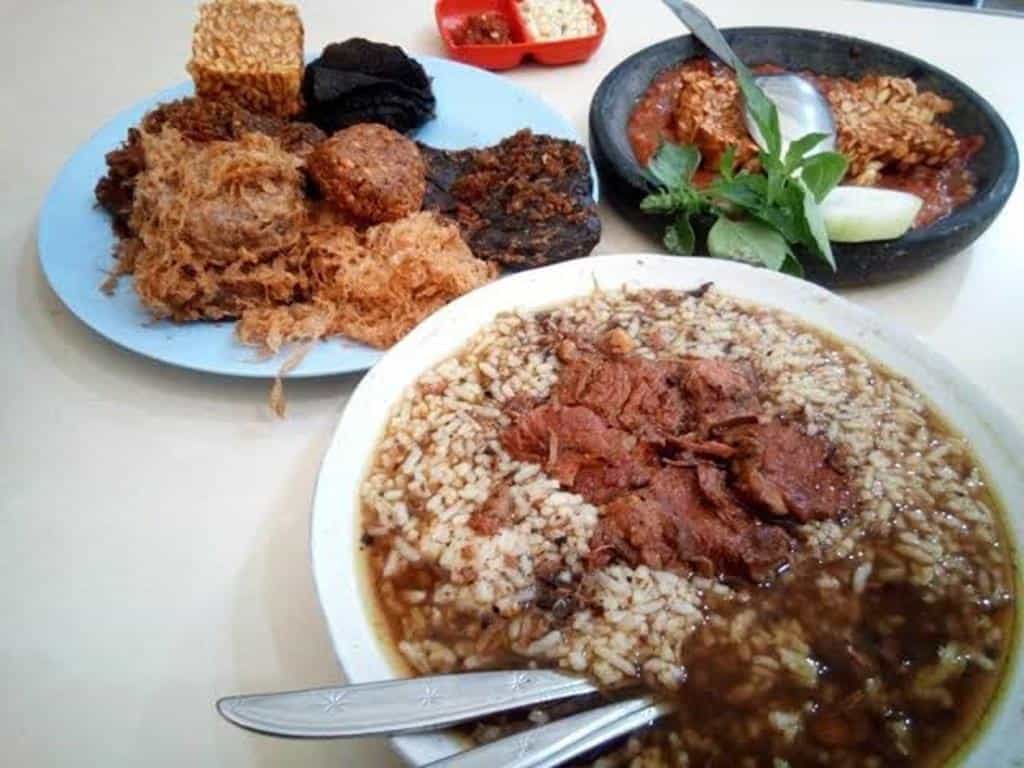 Rawon Nguling, 1. Soto Ayam Lombok, 2. Putu Lanang, 3. Depot Bug Matira, 4. Pos Ketan Legenda, 5. Sego Resek, 6. Ronde Titoni, 7. Rawon Nguling, 8. Bakpao Boldy, 9. Depot Tahu Lontong Lonceng, 10. Toko Oen