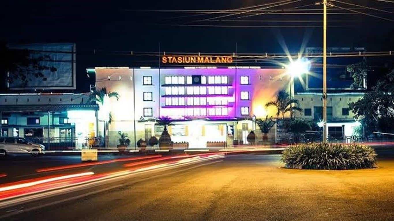 Stasiun Malang, 1. Stasiun Gambir, 2. Stasiun Tugu Yogyakarta, 3. Stasiun Hall Bandung, 4. Stasiun Gubeng Surabaya, 5. Stasiun Solo Balapan, 6. Stasiun Tawang Semarang, 7. Stasiun Purwokerto, 8. Stasiun Madiun, 9. Stasiun Malang, 10. Stasiun Cirebon