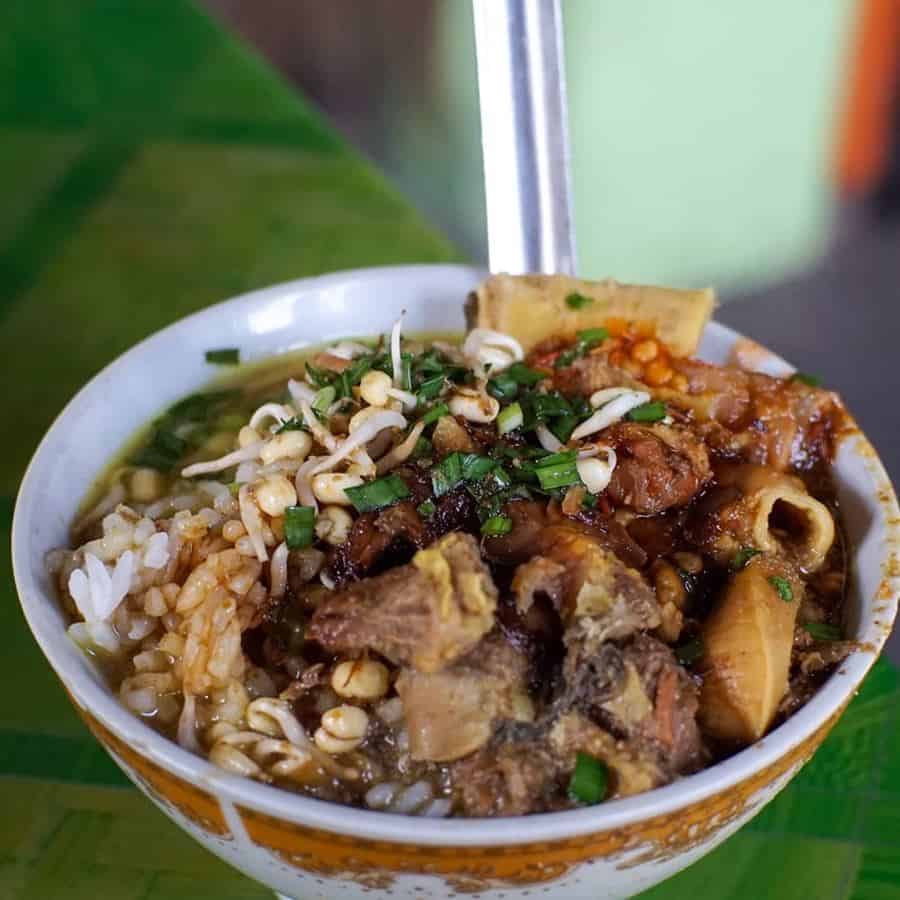 Soto Daging Khas Blitar, 1. Nasi Ampok, 2. Tahu Bumbu Lawu, 3. Pecel Khas Blitar, 4. Wajik Kletik, 5. Uceng Goreng, 6. Es Drop, 7. Soto Daging Khas Blitar, 8. Es Pleret, 10. Rujak Cingur
