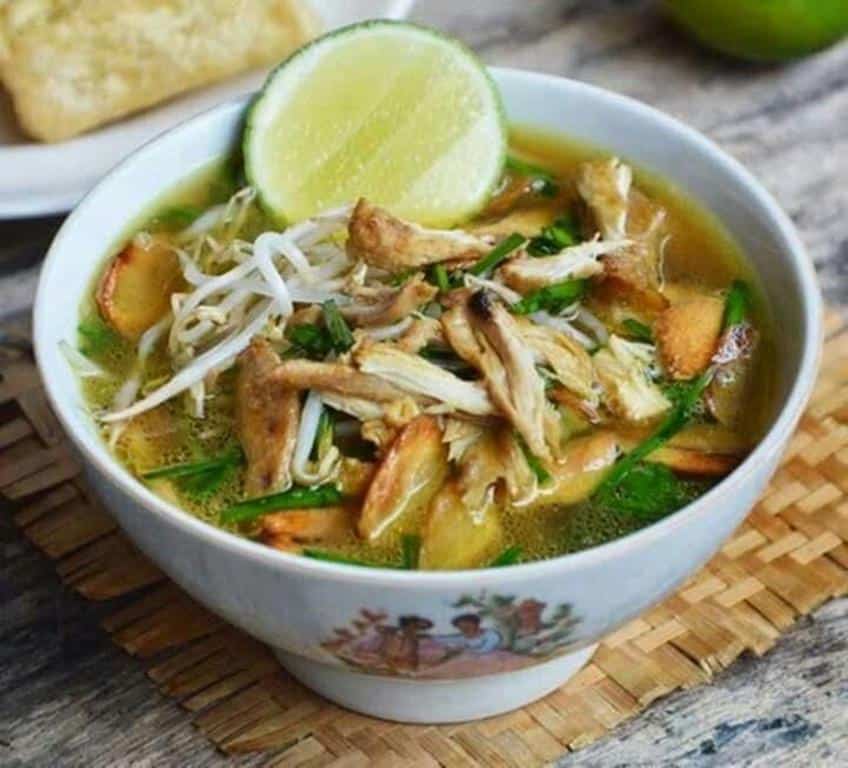 Soto Kudus, 1. Soto Kudus, 2. Opor Bakar Sunggingan, 3. Sate Kerbau, 4. Ayam Gongso, 5. Pecel Pakis, 6. Lentog Tanjung, 7. Lepet Beras Ketan, 8. Nasi Pindang, 9. Nasi Jangkrik Daun Jati, 10. Intip Ketan