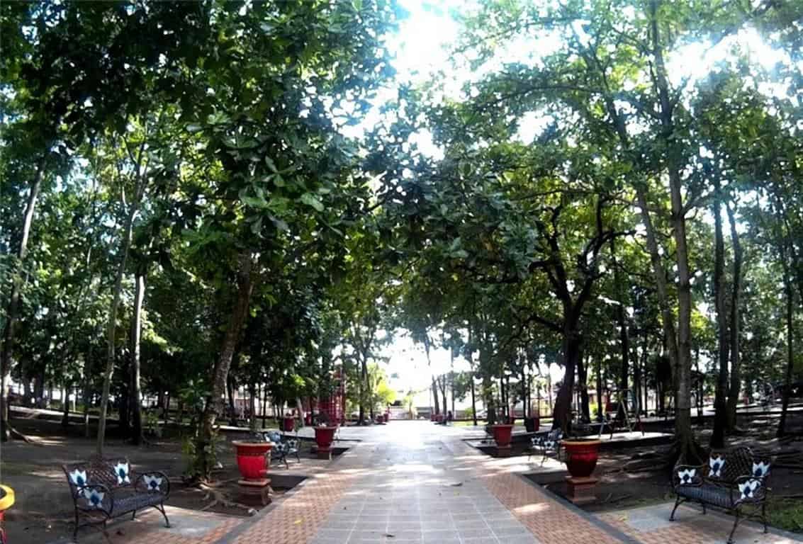 Taman Kebon Rojo, 1. Makam Bung Karno, 2. Alun-Alun Kota Blitar, 3. Sumber Udel Waterpark, 4. Istana Gebang Blitar, 5. Agrowisata Belimbing Karangsari, 6. Taman Kebon Rojo, 7. Kampung Afrika, 8. Museum Ir. Soekarno, 9. Monumen Peta, 10. Masjid Agung Kota Blitar
