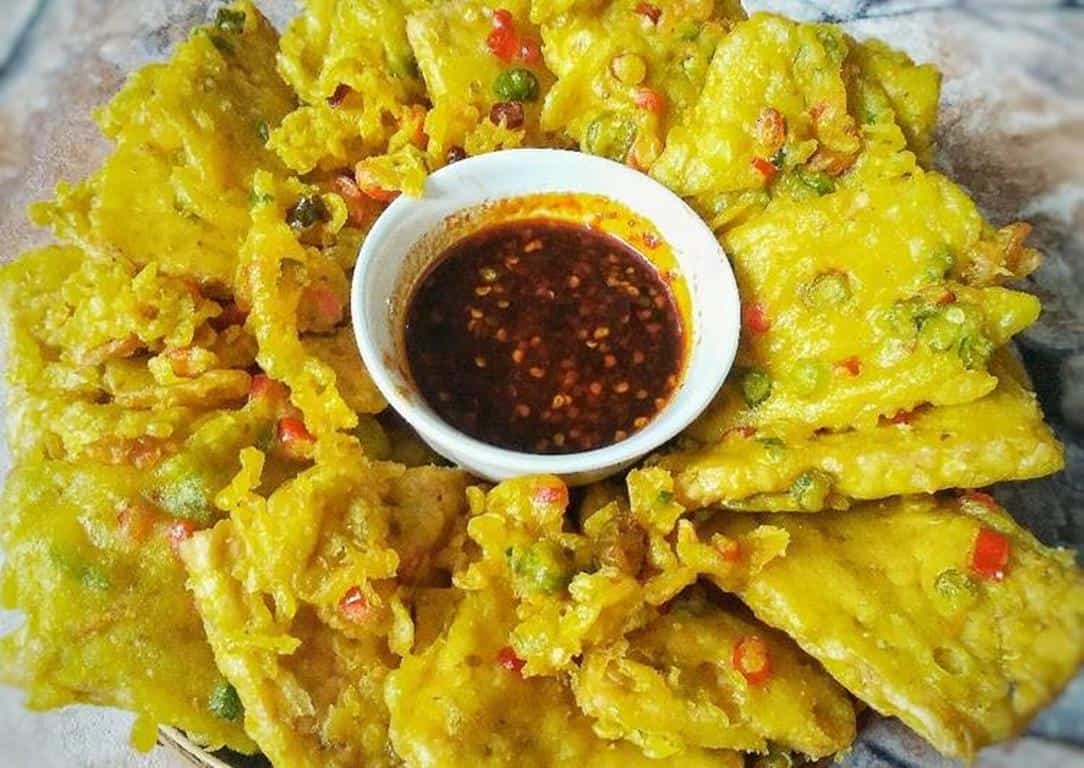 Tempe Mendoan, 1. Tempe Mendoan, 2. Getuk Goreng, 3. Cenil, 4. Nopia, 5. Keripik Tempe, 7. Cokelat Kayu Manis Inyong, 8. Jenang Jaket, 9. Lumpia Boom, 10. Klanting, 11. Kaos Khas Purwokerto