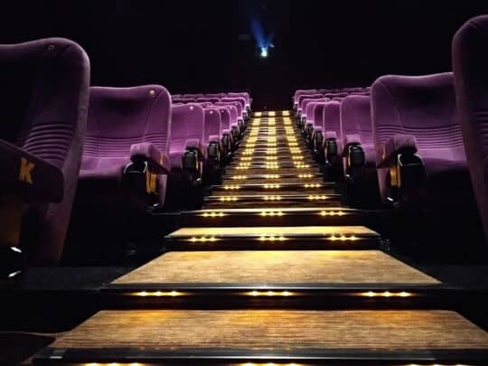 1. CGV 23 Paskal, 2. CGV PVJ, 3. XXI TSM, 4. Festival Citylink XXI, 5. Ciwalk XXI, 6. Empire XXI, 7. CGV Miko, 8. CGV BEC, 9. Cinemaxx, 10. XXI Ubertos, 11. Braga XXI, 12. XXI BTC, 13. CGV Cinemas MIM, 14. CGV Cinemas Kings, 15. XXI Transmart BuBat, 16. Cinema 21 Jatos