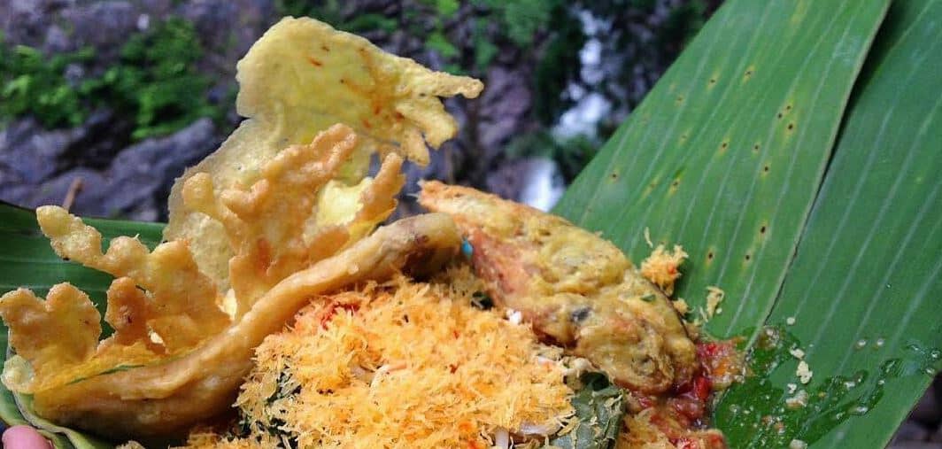 Nasi Jagung Sedudo, 1. Dumbleg, 2. Tepo Tahu, 3. Kerupuk Upil, 4. Nasi Tumpang, 5. Nasi Becek, 6. Sego Banting, 7. Asam-asam Kambing, 8. Nasi Jagung Sedudo, 9. Onde-Onde Njeblos