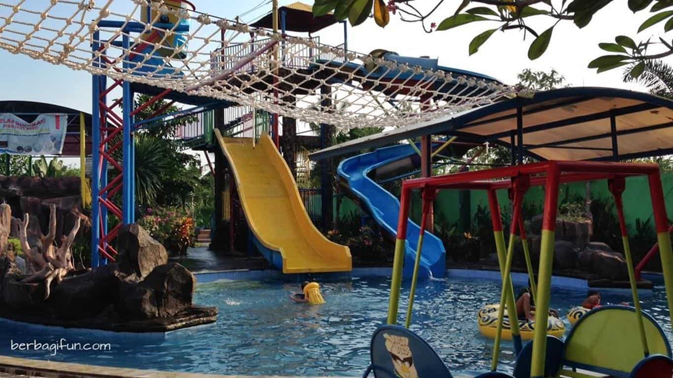 Nirwana Waterpark, 1. Pantai Gading, 2. Nirwana Waterpark, 3. Taman Sangkareang, 4. Pantai Ampenan, 5. Museum Negeri Nusa Tenggara Barat, 6. Pantai Meninting, 7. Pura Meru, 8. Pantai Loang Baloq, 9. Taman Mayura, 10. Islamic Center Nusa Tenggara Barat