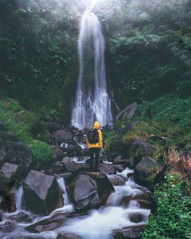 Curug Cisarua, 1. Curug Sanghyang Taraje – Pamulihan, 2. Curug Jagapati – Cisompet, 3. Curug Nyogong – Cihurip, 4. Curug Orok – Cikajang, 5. Curug Rahong – Cisewu, 6. Curug Cibadak – Cihurip, 7. Curug Ciharus – Leles, 8. Curug Cisarua - Cilawu, 9. Curug Citiis – Tarogong Kaler, 10. Curug Cimandi Racun – Leles