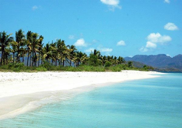 Gili Gede, 1. Pantai Senggigi, 2. Desert Point Bangko-Bangko, 3. Pantai Mekaki, 4. Pantai Nambung, 5. Gili Kedis, 6. Taman Narmada, 7. Gili Gede, 8. Gili Nanggu, 9. Hutan Lindung Sesaot