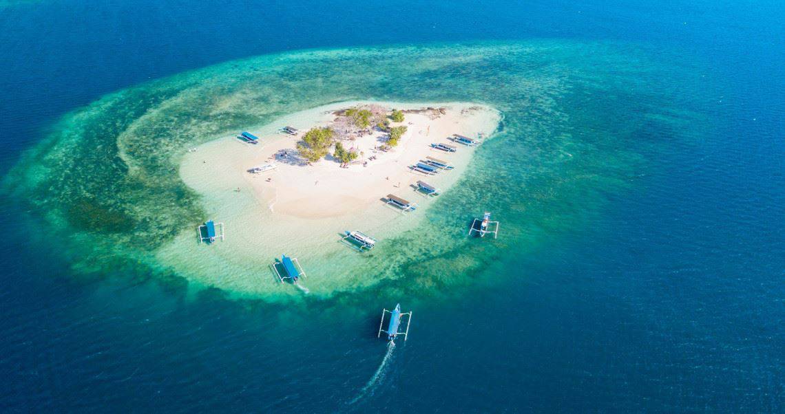 Gili Kedis, 1. Pantai Senggigi, 2. Desert Point Bangko-Bangko, 3. Pantai Mekaki, 4. Pantai Nambung, 5. Gili Kedis, 6. Taman Narmada, 7. Gili Gede, 8. Gili Nanggu, 9. Hutan Lindung Sesaot