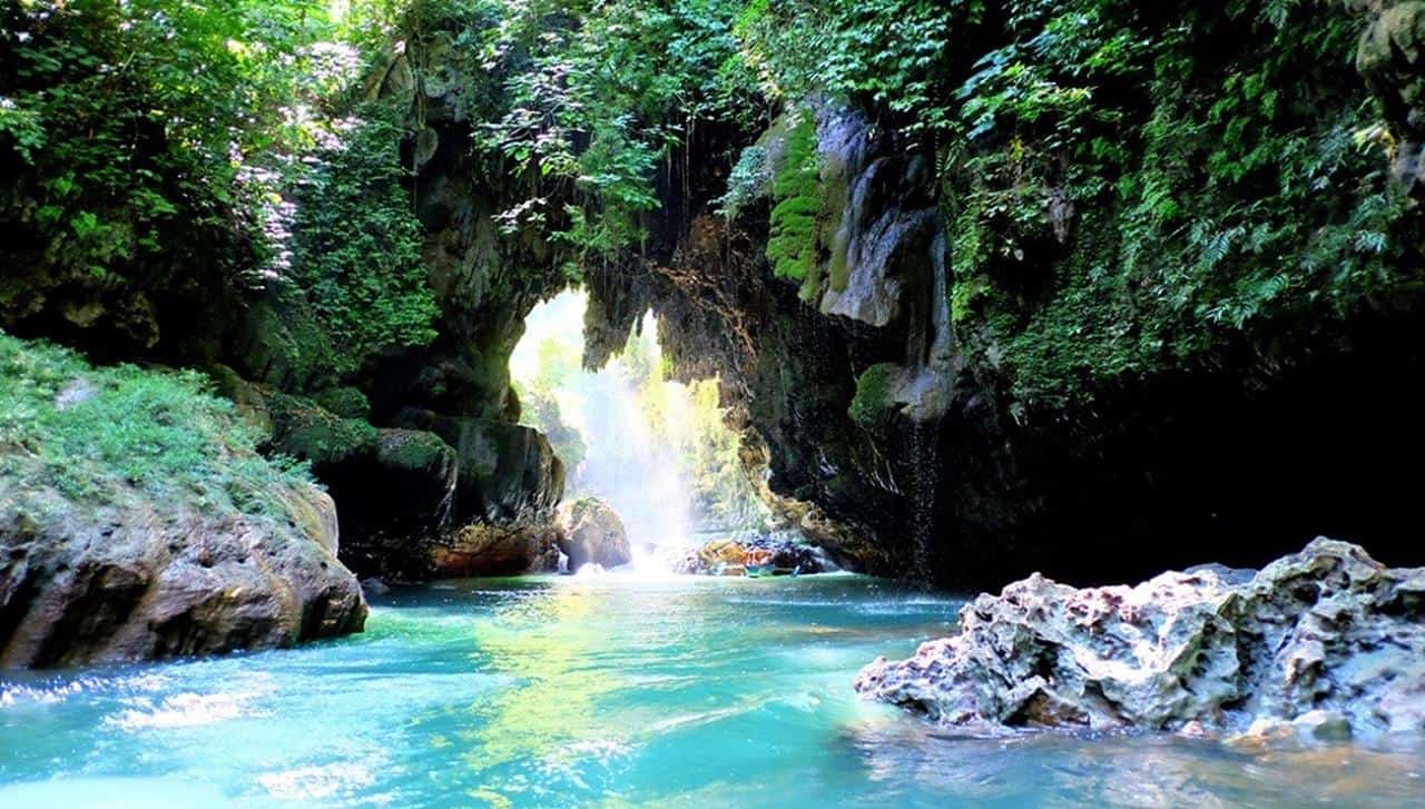 Green Canyon, 1. Pantai Pangandaran, 2. Green Canyon, 3. Pantai Batu Karas, 4. Konservasi Penyu Pangandaran, 5. Curug Citumang, 6. Pantai Batu Hiu, 7. Cagar Alam Pangandaran, 8. Pantai Pasir Putih, 9. Curug Jambe Anom, 10. Pepedan Hills