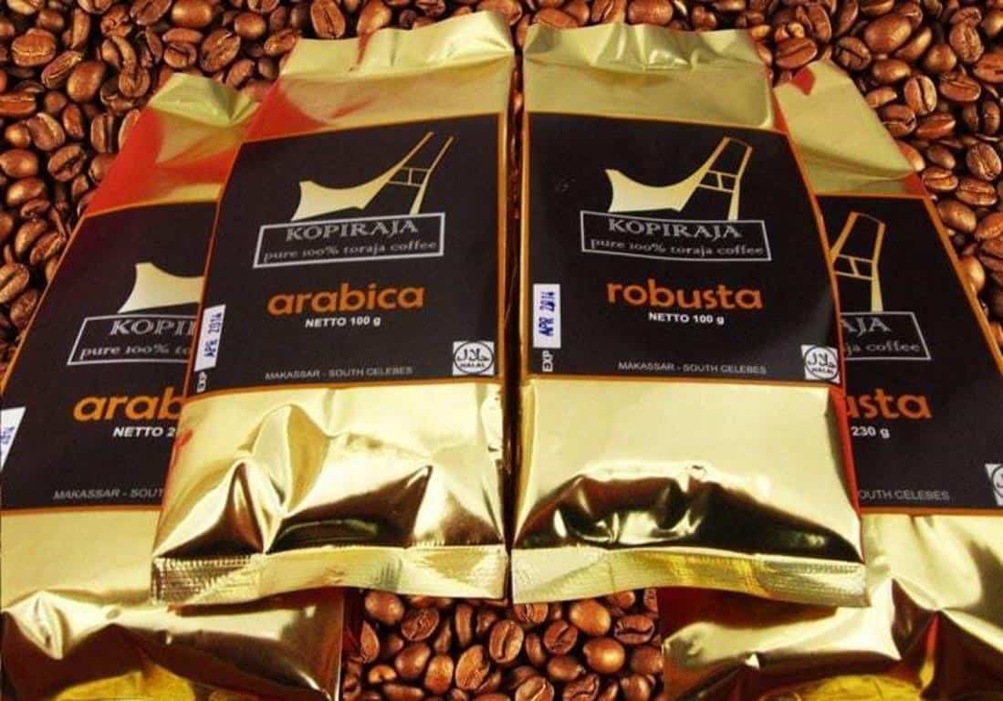 Kopi Toraja, 1. Minyak Tawon, 2. Kopi Toraja, 3. Sarung Tenun Bugis, 4. Kain Tenun Bugis, 5. Kain Tenun Toraja, 6. Kain Sutra Sengkang, 7. Sirup Markisa, 8. Sirup DHT, 9. Karya Seni Khas Toraja, 10. Songkok, 11. Souvenir Kupu-Kupu Bantimurung, 12. Kaos Makassar