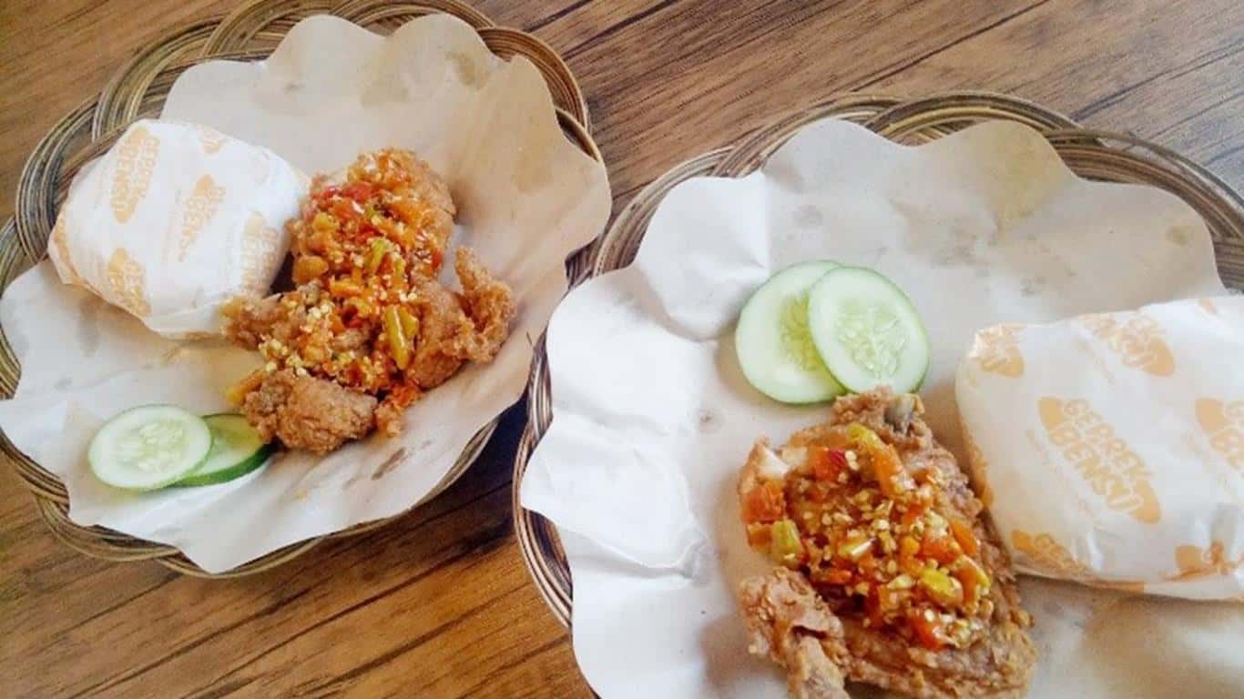 Paket Geprek Bensu, 1. Paket Geprek Bensu, 2. Paket Geprek Bensu Matah, 3. Paket Geprek Bensu Leleh, 4. Paket Geprek Bensu Sambal Kecombrang, 5. Paket Geprek Bensu Nasi Daun Jeruk, 6. Menu Kakak, 7. Kulit Crispy, 8. Paket Mie Geprek Bensu, 9. Paket Sadis, 10. Paket Geprek Bensu Ayam Tumbuk, 11. PSBB Egg Mayo, 12. Bensu Drink