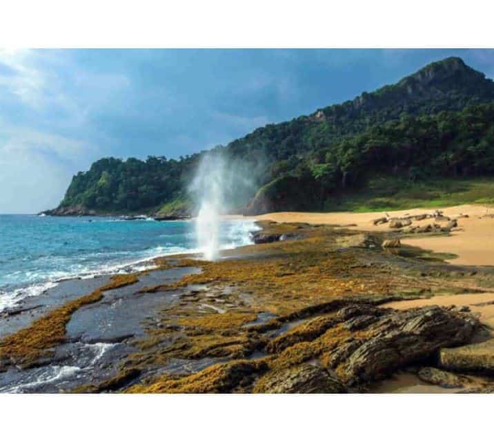 Pantai Lange, 1. Pantai Iboih, 2. Pantai Lhok Bubon, 3. Pantai Anoi Itam, 4. Pantai Sumur Tiga, 5. Pantai Lampuuk, 6. Pulau Rubiah, 7. Pantai Lhok Mee, 8. Pantai Lange, 9. Pantai Lhoknga