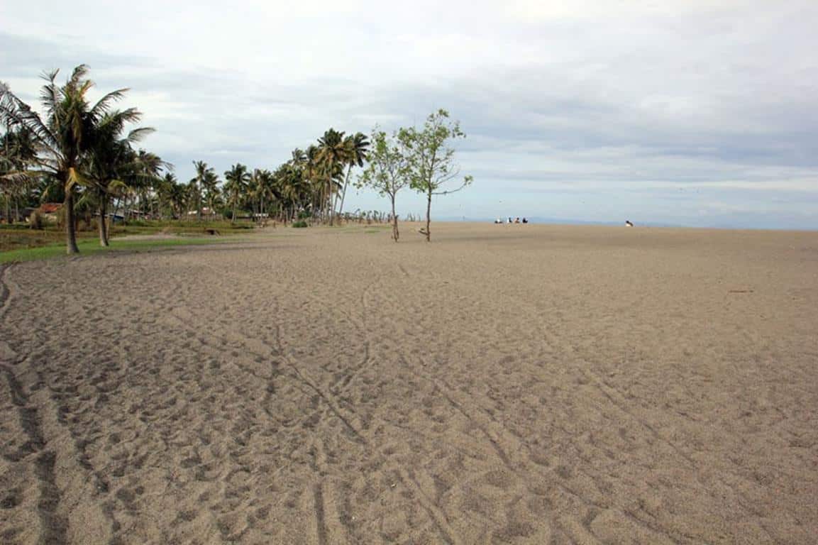 Pantai Meninting, 1. Pantai Gading, 2. Nirwana Waterpark, 3. Taman Sangkareang, 4. Pantai Ampenan, 5. Museum Negeri Nusa Tenggara Barat, 6. Pantai Meninting, 7. Pura Meru, 8. Pantai Loang Baloq, 9. Taman Mayura, 10. Islamic Center Nusa Tenggara Barat