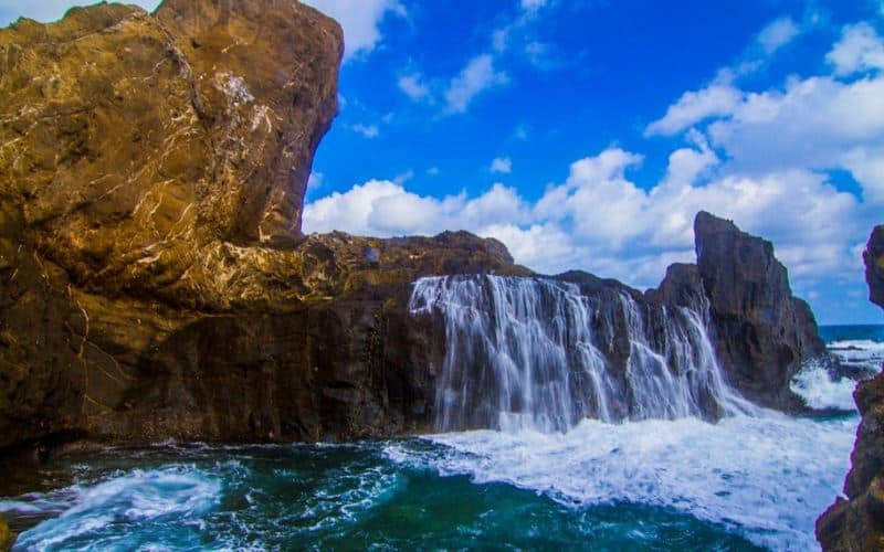 Pantai Nambung, 1. Pantai Senggigi, 2. Desert Point Bangko-Bangko, 3. Pantai Mekaki, 4. Pantai Nambung, 5. Gili Kedis, 6. Taman Narmada, 7. Gili Gede, 8. Gili Nanggu, 9. Hutan Lindung Sesaot