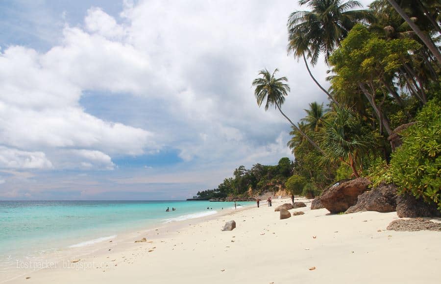 Pantai Sumur Tiga, 1. Pantai Iboih, 2. Pantai Lhok Bubon, 3. Pantai Anoi Itam, 4. Pantai Sumur Tiga, 5. Pantai Lampuuk, 6. Pulau Rubiah, 7. Pantai Lhok Mee, 8. Pantai Lange, 9. Pantai Lhoknga