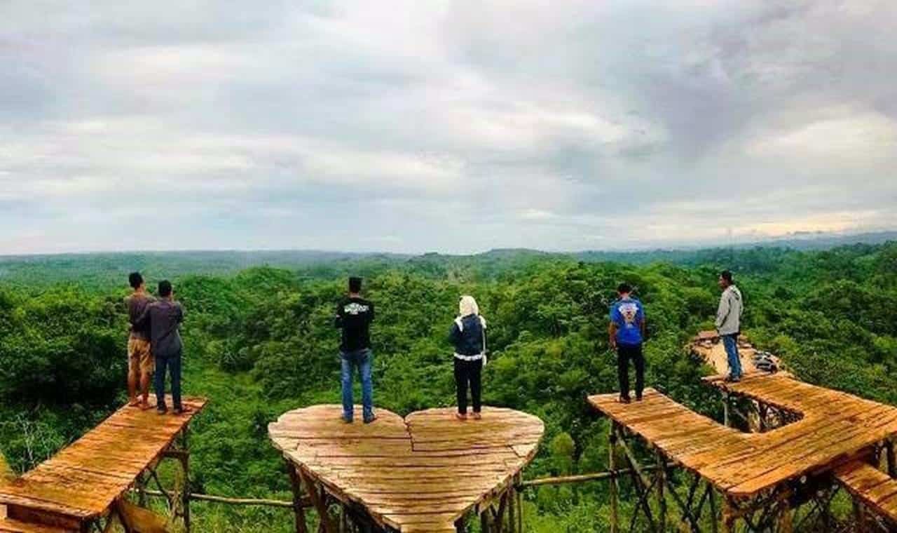 Pepedan Hills, 1. Pantai Pangandaran, 2. Green Canyon, 3. Pantai Batu Karas, 4. Konservasi Penyu Pangandaran, 5. Curug Citumang, 6. Pantai Batu Hiu, 7. Cagar Alam Pangandaran, 8. Pantai Pasir Putih, 9. Curug Jambe Anom, 10. Pepedan Hills