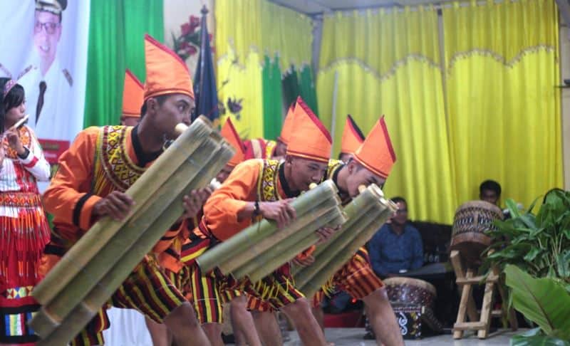 Pompang, 1. Rebana, 2. Pompang, 3. Kecapi Mandar, 4. Pakkeke, 5. Calong, 6. Popondo, 7. Sattung, 8. Gongga Lima