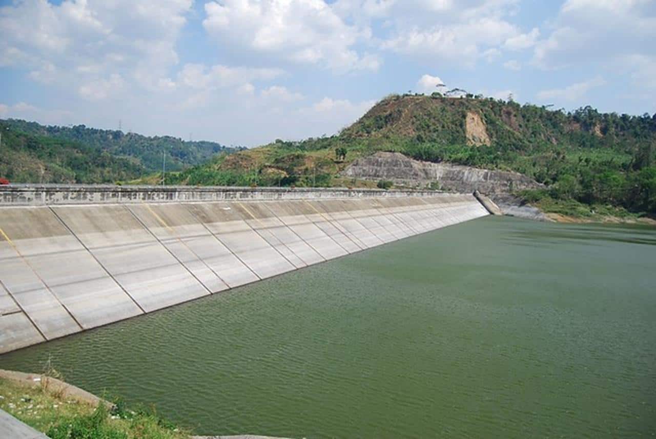 Waduk Cirata, 1. Waduk Jatiluhur – Purwakarta, 2. Waduk Jatigede – Sumedang, 3. Waduk Cirata – Purwakarta, 4. Waduk Darma – Kuningan, 5. Waduk Saguling – Bandung Barat, 6. Waduk Ciawi – Bogor, 7. Waduk Kuningan - Kuningan, 8. Waduk Cipancuh – Indramayu, 9. Waduk Leuwikeris – Ciamis, 10. Waduk Walahar – Karawang