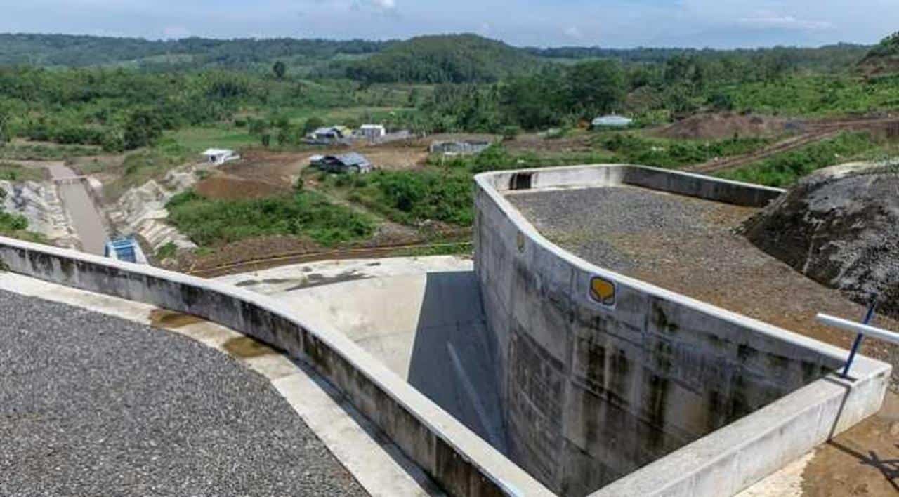 Waduk Kuningan, 1. Waduk Jatiluhur – Purwakarta, 2. Waduk Jatigede – Sumedang, 3. Waduk Cirata – Purwakarta, 4. Waduk Darma – Kuningan, 5. Waduk Saguling – Bandung Barat, 6. Waduk Ciawi – Bogor, 7. Waduk Kuningan - Kuningan, 8. Waduk Cipancuh – Indramayu, 9. Waduk Leuwikeris – Ciamis, 10. Waduk Walahar – Karawang