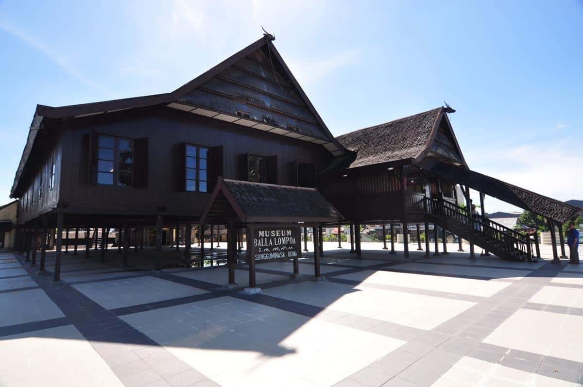 Museum Balla Lompoa, 1. Hutan Pinus Malino, 2. Air Terjun Ketemu Jodoh, 3. Malino Highlands, 4. Air Terjun Takapala, 5. Lembah Hijau Camp &amp; Resort, 6. Air Terjun Parangloe, 7. Museum Balla Lompoa, 8. Lembah Ramma, 9. Danau Tanralili, 10. Lembah Biru