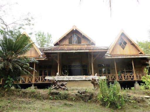 Museum Kayu Wanagama, 1. Air Terjun Kedung Kandang, 2. Goa Pindul, 3. Embung Nglanggeran, 4. Pantai Ngrenehan, 5. Museum Kayu Wanagama, 6. Geosite Ngingrong, 7. Desa Wisata Klayar, 9. Kalisuci Cave Tubing, 9. Air Terjun Sri Gethuk, 10. Goa Tanding