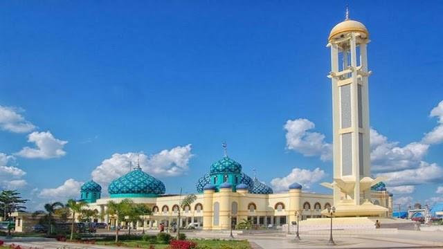 Masjid Al-Karomah, 1. Candi Agung di Amuntai, 2. Masjid Sultan Suriansyah, 3. Makam Sultan Sulaiman, 4. Makam Sultan Suriansyah, 5. Makam Sultan Mustakimbillah, 6. Makam Sultan Inayatullah, 7. Masjid Al-Karomah, 8. Makam Syekh Muhammad Arsyad al-Banjari, 9. Kitab Sabilal Muhtadin, 10. Senjata dan Perkakas Kerajaan