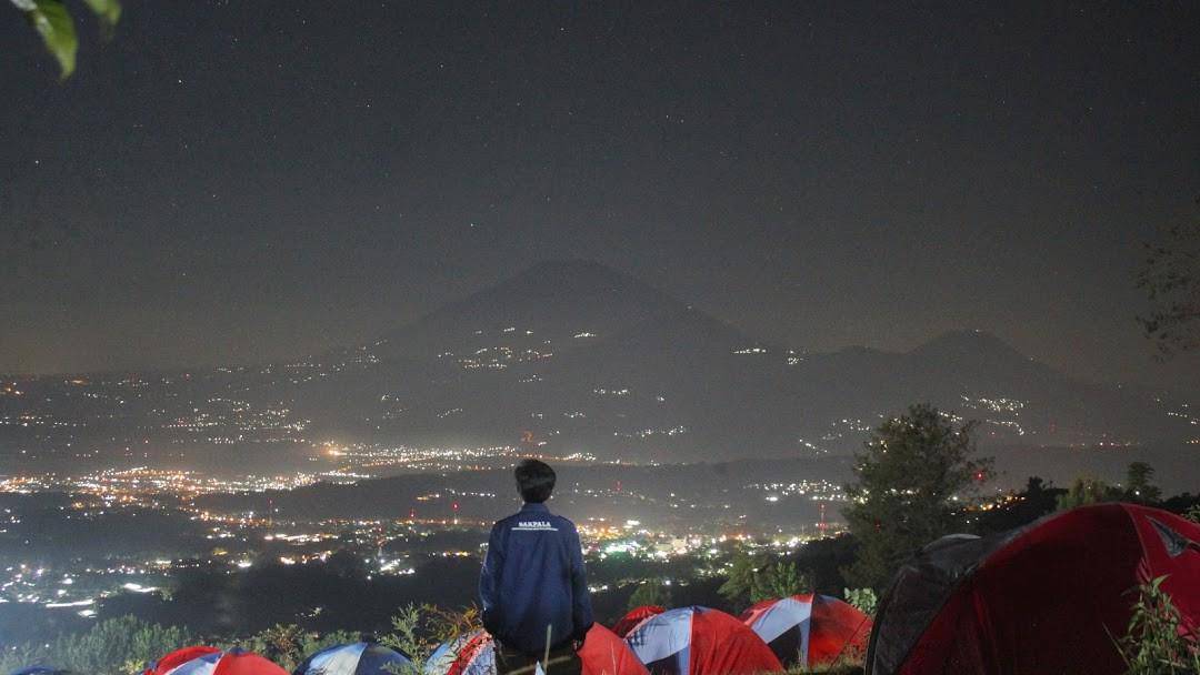 Mawar Camp, 1. Bumi Perkemahan Wana Wisata Penggaron, 2. Mawar Camp, 3. Camping Ground Pinus Cunthel, 4. Efrata Retreat & Camping Hill, 5. Camping Ground GMKA – Lake View, 6. Bumi Perkemahan Medini, 7. Camping Lembah Umbul Sidomukti, 8. Hutan Wisata Tinjomoyo, 9. Gunung Ungaran