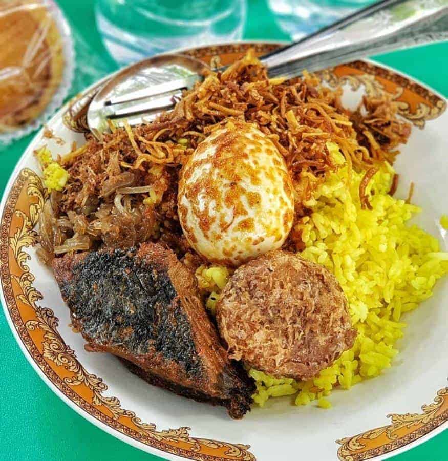 Nasi Kuning Avon, 1. Lontong Balap Pak Gendut, 2. Bubur Ayam Spensix, 3. Nasi Kuning Avon, 4. Pecel Bu Kus, 5. Sego Meduro Suramadu Bu Ana, 6. Depot Nasi Campur Pojok Tambak Bayan, 7. Nasi Babat Madura Gosyen, 8. Soto Lamongan Cak Har, 9. Rawon Pak Pangat, 10. Penyetan Bang Ali
