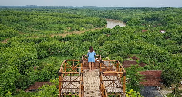 Bukit Kerek Indah Ngawi, 1. Taman Wisata Tirtonirmolo Waterpark, 2. Bukit Kerek Indah Ngawi, 3. Omah Watu, 4. Taman Candi Ngawi, 5. Ngawi Agro Techo Park, 6. Benteng Van Den Bosch, 7. Air Terjun Srambang, 8. Museum Trinil Ngawi, 9. Wisata Watu Jonggol, 10. Monumen Soerjo