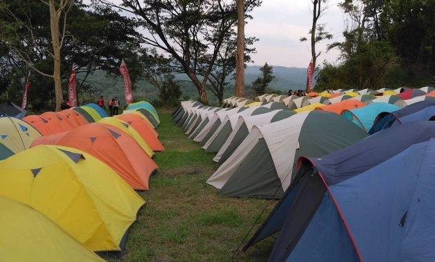 Bumi Perkemahan Wana Wisata Penggaron, 1. Bumi Perkemahan Wana Wisata Penggaron, 2. Mawar Camp, 3. Camping Ground Pinus Cunthel, 4. Efrata Retreat & Camping Hill, 5. Camping Ground GMKA – Lake View, 6. Bumi Perkemahan Medini, 7. Camping Lembah Umbul Sidomukti, 8. Hutan Wisata Tinjomoyo, 9. Gunung Ungaran