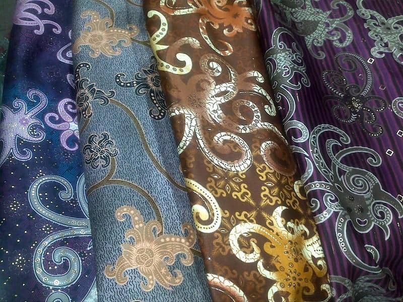 Batik, 1. Tas Manik, 2. Songket, 3. Mandau, 4. Batu Mulia, 5. Souvenir dan Aksesoris Suku Dayak, 7. Batik, 8. Anjat, 9. Anyaman Lampit, 10. Miniatur Rumah Adat