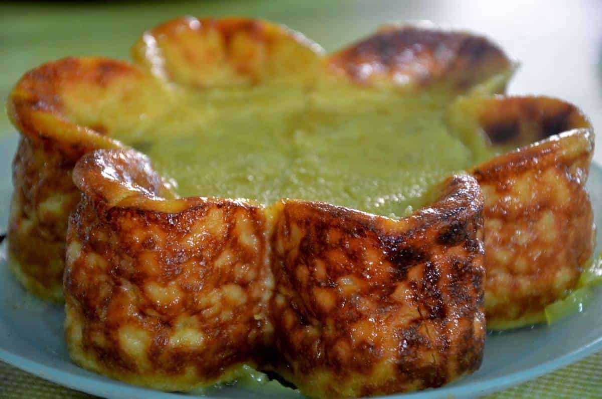Bingka Kentang, 1. Amparan Tatak, 2. Bingka Kentang, 3. Sari Pengantin, 4. Roti Pisang, 5. Gegicak, 6. Jendral Mabok, 7. Bobongko, 8. Kue Ilat Sapi, 9. Kue Keminting, 10. Kue Akar Sampai