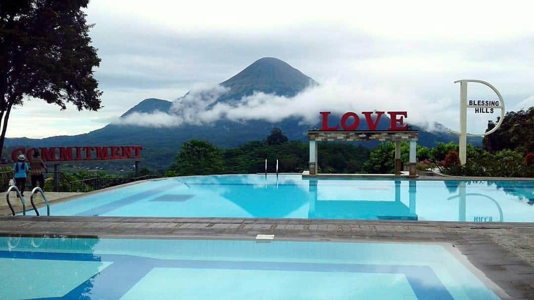 Blessing Hills Trawas, 1. Royal Swimming Pool Café, 2. Pacet Mini Park, 3. Waterland Mojokerto, 4. Ubalan Waterpark Pacet, 5. Villa Royal Waterpark, 6. Wisata Air Balekambang Pacet Gondang, 7. Tirta Anandiri, 8. Blessing Hills Trawas, 9. Wisata Air Prasasti, 10. Joglo Park