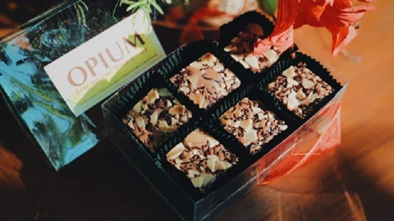 Brownies Opium, 1. Roti Ganjel Rel, 2. Kue Sarang Madu, 3. Tumpi, 4. Torakur, 5. Brownies Opium, 6. Wingko Babat, 7. Brilliant Cake, 8. Bandeng Presto, 9. Tahu Bakso, 10. Lontong Spekkoek Waiki
