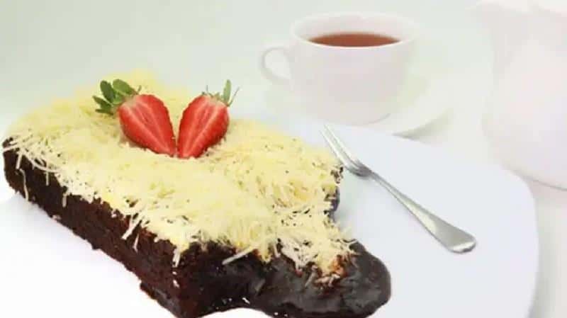 Brownies Lava, 1. Kue Batang Buruk, 2. Bingka Bakar, 3. Kue Tepung Gomak, 4. Luti Gendang, 5. Bilis Molen, 6. Layers Cake, 7. Kek Pisang Vila, 8. Kek Durian, 9. Kek Buah Naga, 10. Brownies Lava