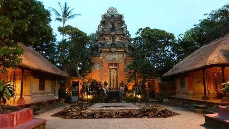 Candi Mangenin, 1. Prasasti Panglapuan, 2. Pura Puncak Penulisan, 3. Candi di Gunung Kawi, 4. Candi Wasan, 5. Pura Agung Besakih, 6. Candi Penegil Dharma, 7. Prasasti Blanjong, 8. Candi Mangenin, 9. Candi Tirta Empul, 10. Prasasti Anak Wungsu
