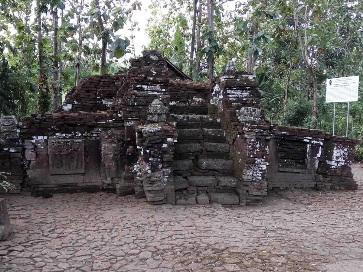 Candi Mirigambar, 1. Candi Penataran, 2. Candi Tondowongso, 3. Candi Gurah, 4. Candi Mirigambar, 5. Candi Tuban, 6. Kitab Hariwangsa, 7. Prasasti Talan, 8. Prasasti Padelegan, 9. Prasasti Ngantang, 10. Prasasti Galunggung