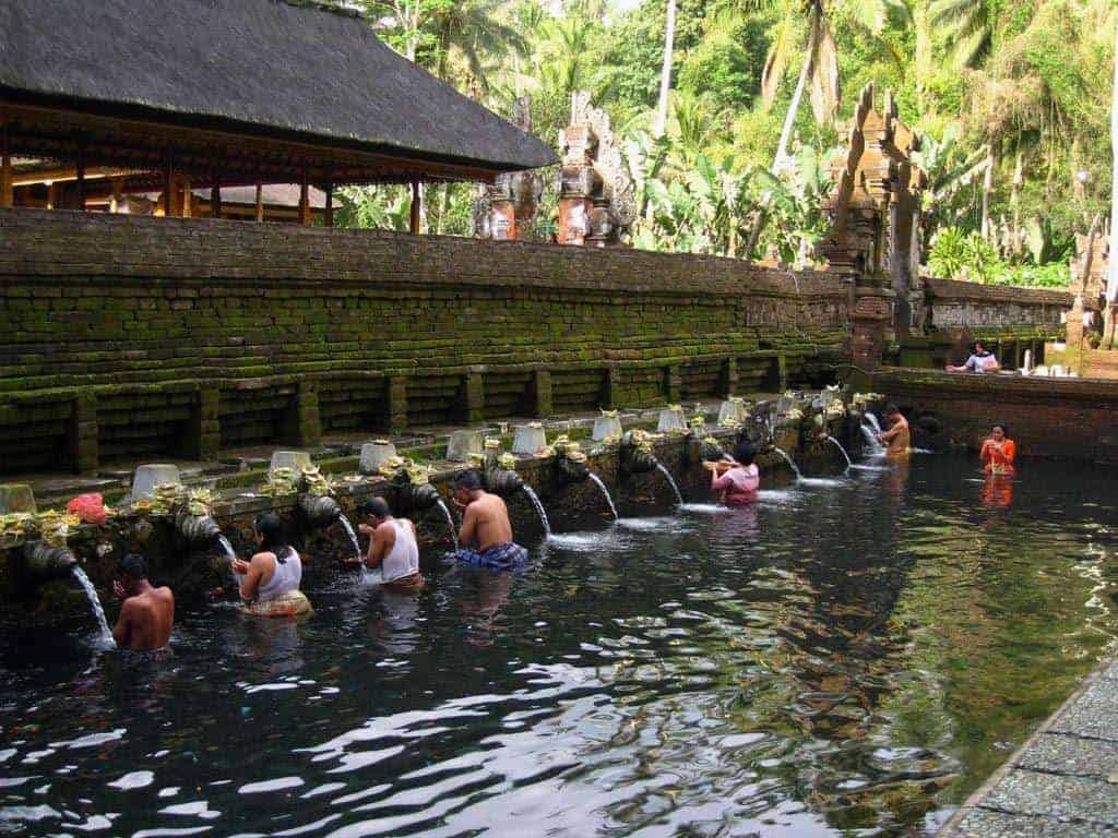 Candi Tirta Empul, 1. Prasasti Panglapuan, 2. Pura Puncak Penulisan, 3. Candi di Gunung Kawi, 4. Candi Wasan, 5. Pura Agung Besakih, 6. Candi Penegil Dharma, 7. Prasasti Blanjong, 8. Candi Mangenin, 9. Candi Tirta Empul, 10. Prasasti Anak Wungsu