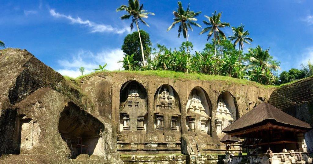 Candi di Gunung Kawi, 1. Prasasti Panglapuan, 2. Pura Puncak Penulisan, 3. Candi di Gunung Kawi, 4. Candi Wasan, 5. Pura Agung Besakih, 6. Candi Penegil Dharma, 7. Prasasti Blanjong, 8. Candi Mangenin, 9. Candi Tirta Empul, 10. Prasasti Anak Wungsu