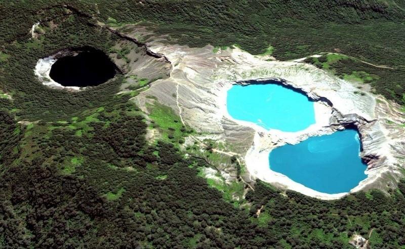 Danau Kelimutu - Nusa Tenggara Timur, 1. Danau Framu – Papua Barat, 2. Danau Labuan Cermin – Kalimantan Timur, 3. Danau Uter – Papua Barat, 4. Danau Kaco - Jambi, 5. Danau Weekuri – Nusa Tenggara Timur, 6. Danau Kelimutu - Nusa Tenggara Timur, 7. Danau Biru – Sulawesi Tenggara, 8. Danau Matano – Sulawesi Selatan, 9. Danau Ranu Kumbolo, 10. Danau Segara Anak – Nusa Tenggara Barat