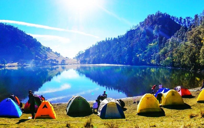 Danau Ranu Kumbolo, 1. Danau Framu – Papua Barat, 2. Danau Labuan Cermin – Kalimantan Timur, 3. Danau Uter – Papua Barat, 4. Danau Kaco - Jambi, 5. Danau Weekuri – Nusa Tenggara Timur, 6. Danau Kelimutu - Nusa Tenggara Timur, 7. Danau Biru – Sulawesi Tenggara, 8. Danau Matano – Sulawesi Selatan, 9. Danau Ranu Kumbolo, 10. Danau Segara Anak – Nusa Tenggara Barat